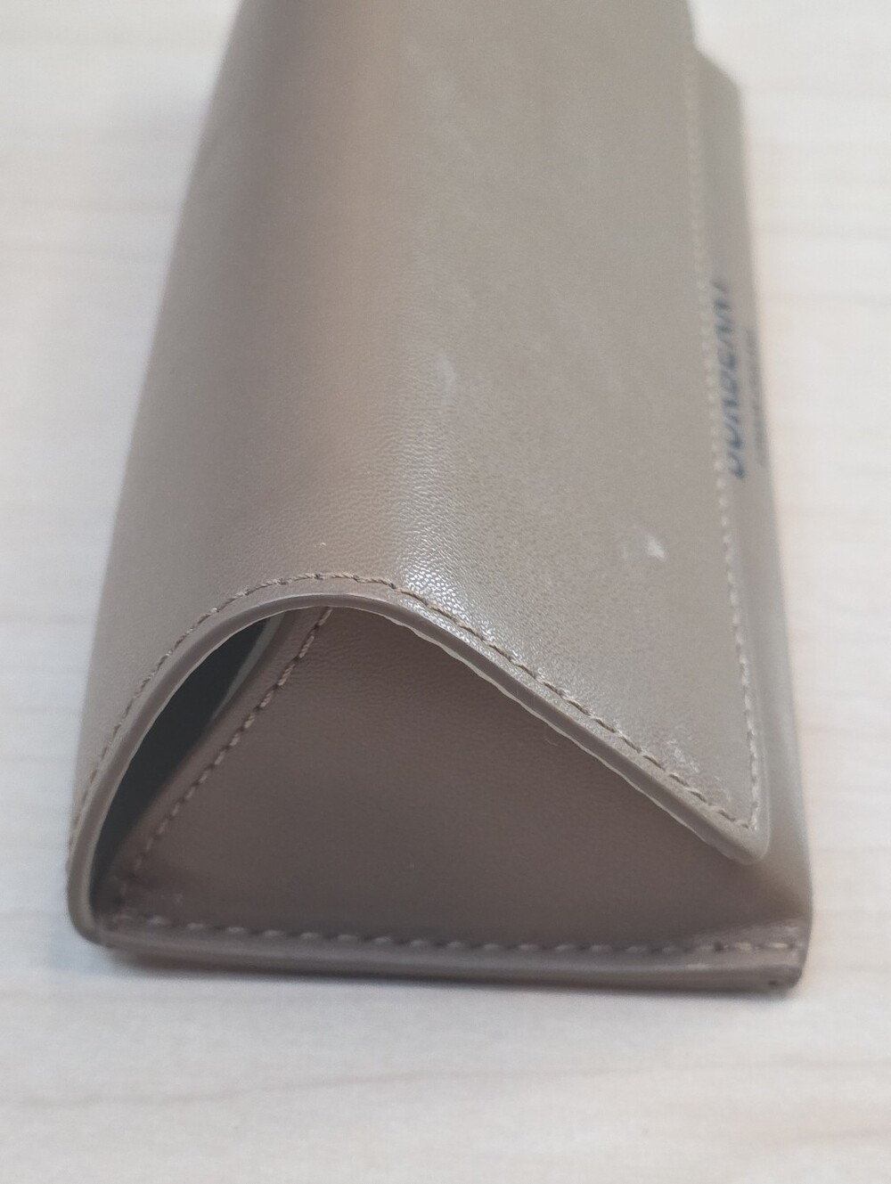 Burberry Taupe Beige/Brown Leather Sunglasses Case & Matching Cleaning Cloth - Picture 8 of 12